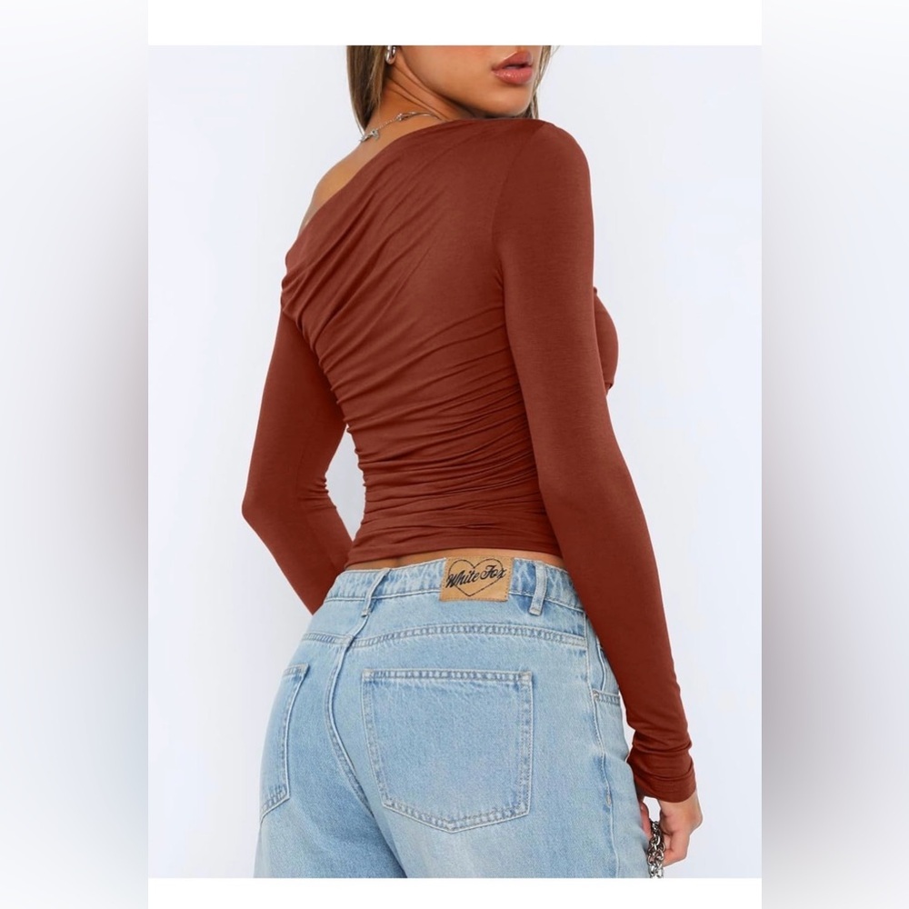 🆕Elegant Black Off-Shoulder Women's Top - Picture 2 of 2